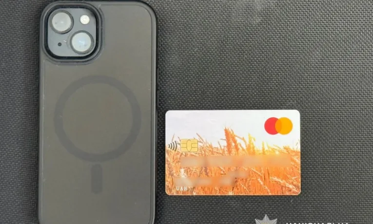 Псевдопрацівник банку ошукав жінку з Тернопільщини на 100 тисяч гривень