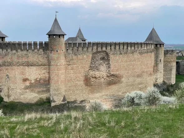 У Хотинській фортеці обвалився стародавній мур