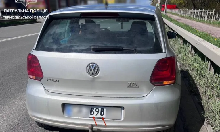 У Тернополі зупинили авто з номерним знаком, який підмалювали маркером