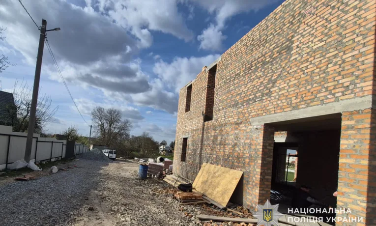 Трагічний випадок у Байківцях: на будові загинув чоловік