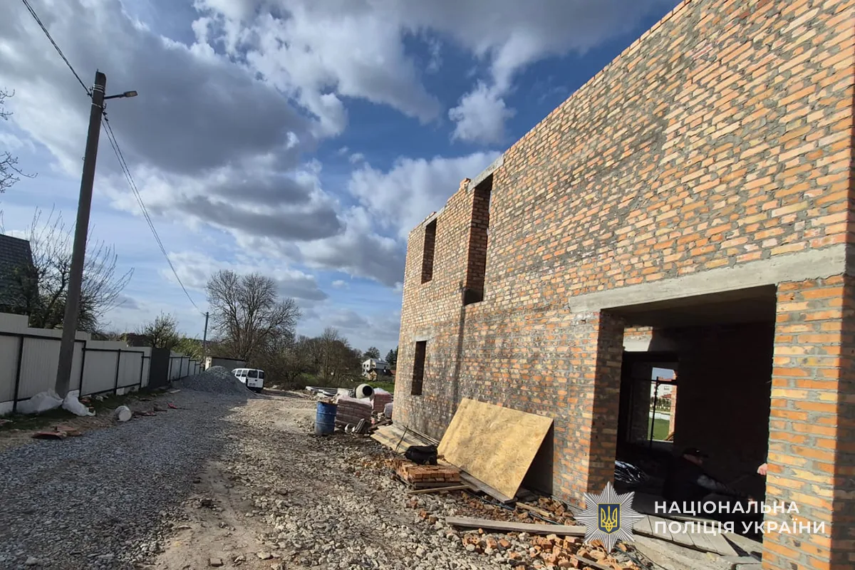 Трагічний випадок у Байківцях: на будові загинув чоловік