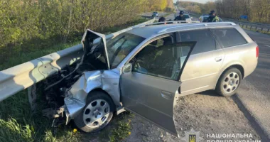 Біля Великої Березовиці водій Audi злетів у кювет та врізався у відбійник