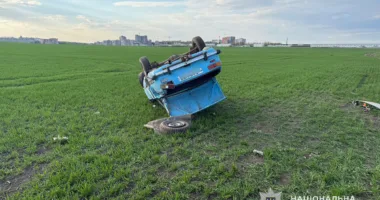 У Великих Гаях в полі 14-річна дівчина перекинулась на авто "ВАЗ" із трьома неповнолітніми в салоні