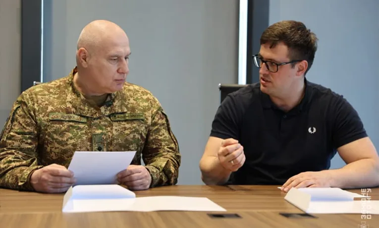 виробник протезів