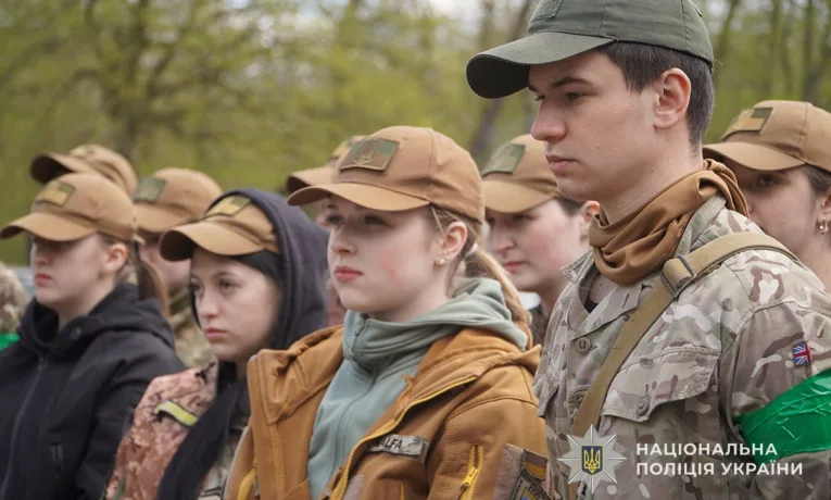 Студенти ЗУНУ ознайомилися з роботою кінологів, вибухотехніків та спецпідрозділів поліції