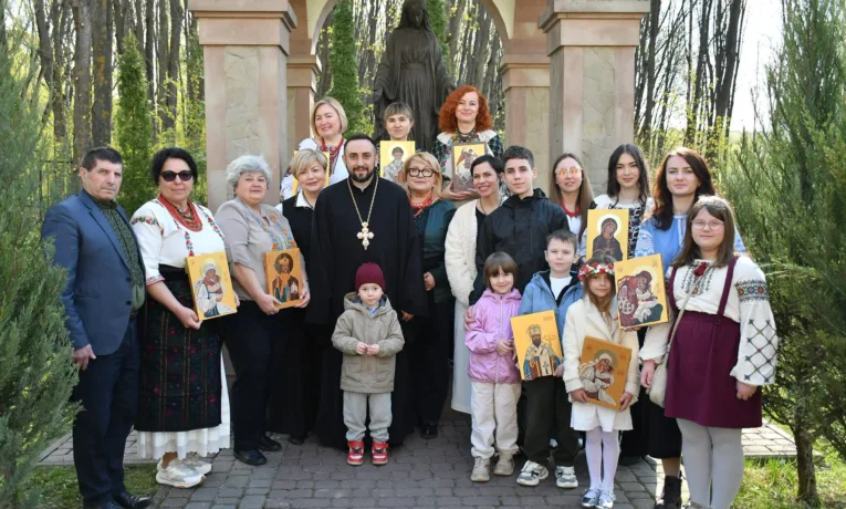 У Тернополі освятили ікони сьомої творчої майстерні «Під покровом Богородиці»