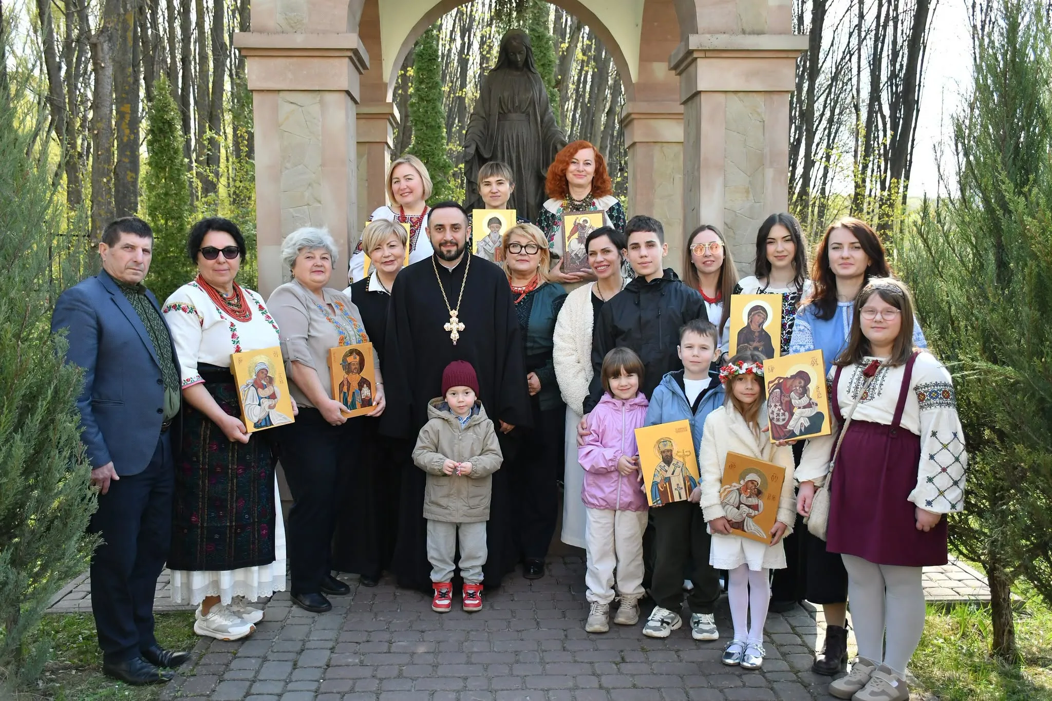 У Тернополі освятили ікони сьомої творчої майстерні «Під покровом Богородиці»
