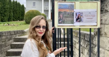 У Кременці триває виставка мисткині з Рівного Наталії Демедюк: живопис, поезія і жива емоція