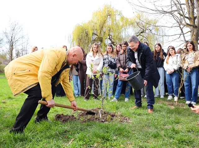 86 років ТНПУ відзначили висадженням дерев у Біблійному саду
