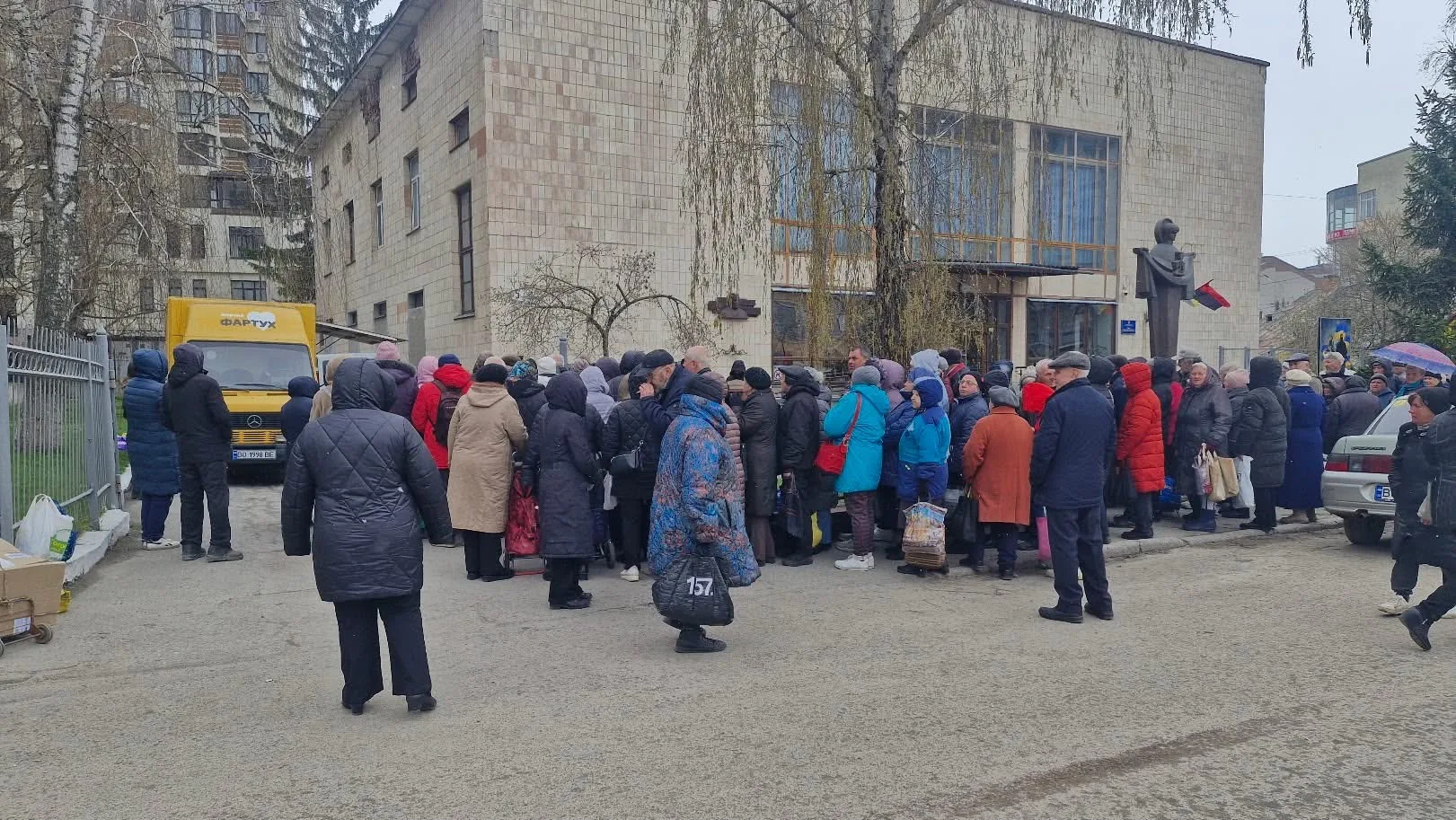 Жовтий фартух