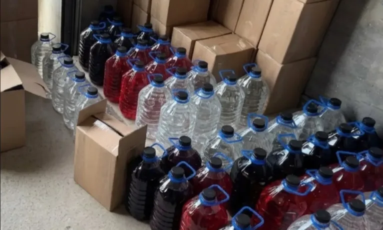 Підпільний склад алкоголю у Тернополі: розливали фальсифікат під відомими марками