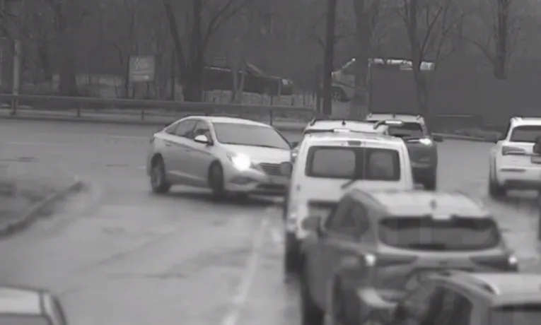 П’яний водій у Тернополі в’їхав у бордюр, а потім протаранив інше авто