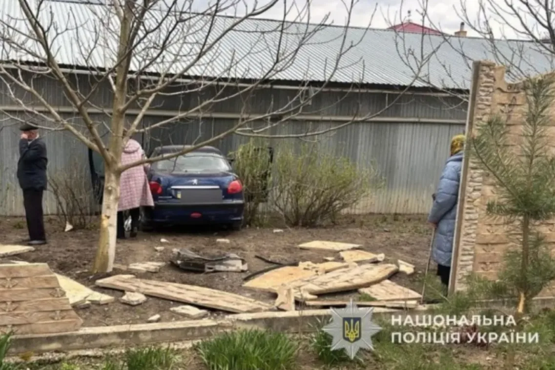 Аварія на Чортківщині: водію стало зле за кермом, він помер
