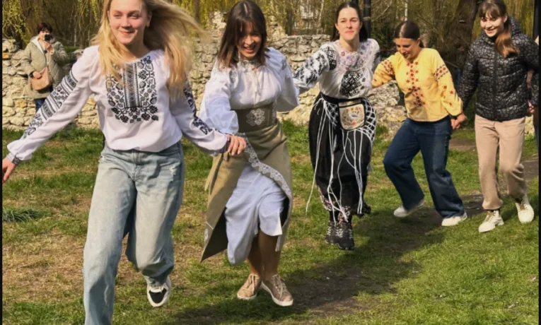 Сотні тернополян та гостей міста долучилися до участі в «Гаївках з молоддю»