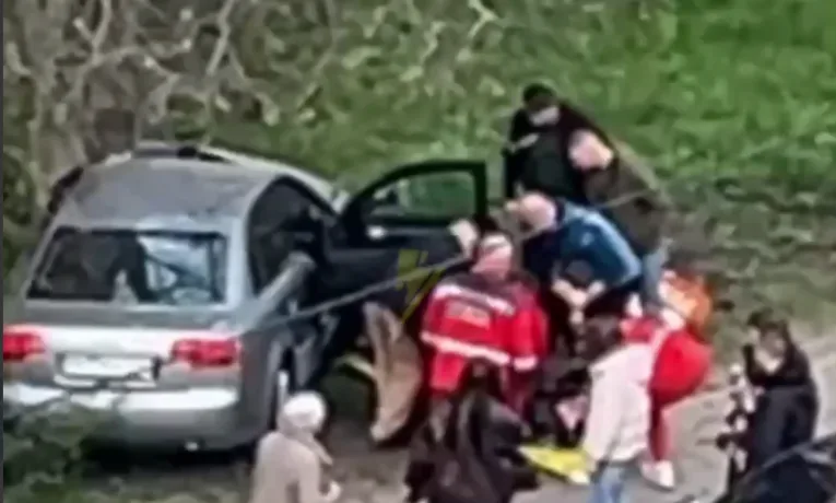 Водій влетів у дерево: ДТП у Тернополі на Коновальця