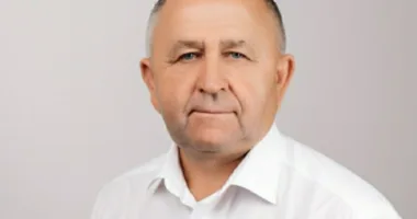 Скільки заробив та що купив мер Гусятина: оприлюднили статки родини Степана Карпа