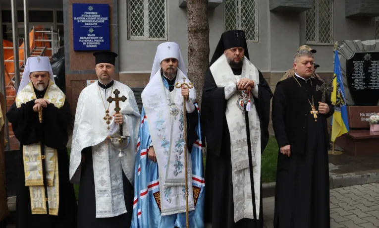 У Тернополі у День пам'яті та примирення вшанували пам’ять загиблих на війнах