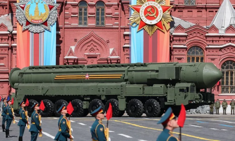 Президент України дозволив провести парад у Москві. Є офіційний указ