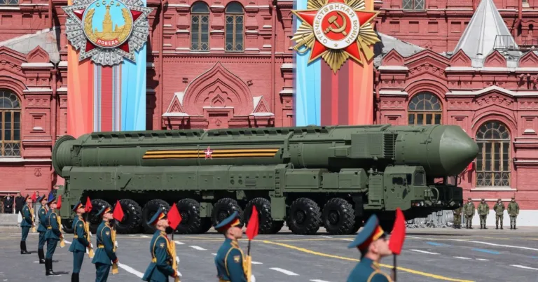 Президент України дозволив провести парад у Москві. Є офіційний указ