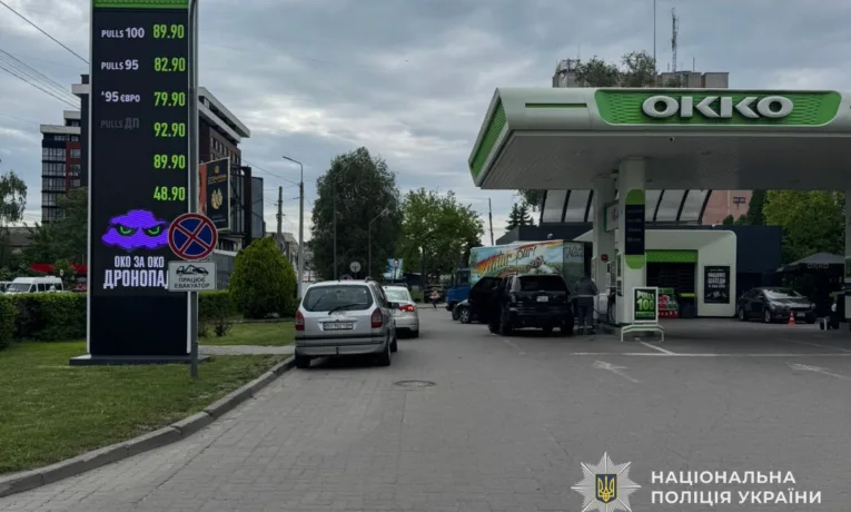 Нічний шум на АЗС у Тернополі: поліція взяла заправку під контроль