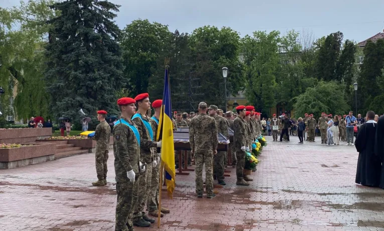 У Тернополі в останню путь провели сімох Героїв, чиї імена поки невідомі