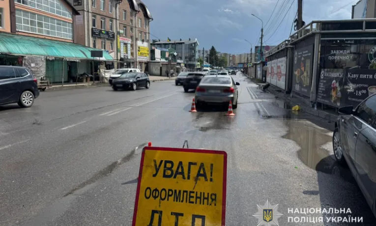 У Тернополі водій на "БМВ" біля ринку збив жінку