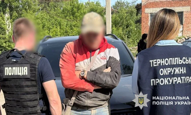 Затримали тернополянина, який отримав дев'ять тисяч доларів за «зняття з розшуку» двох братів