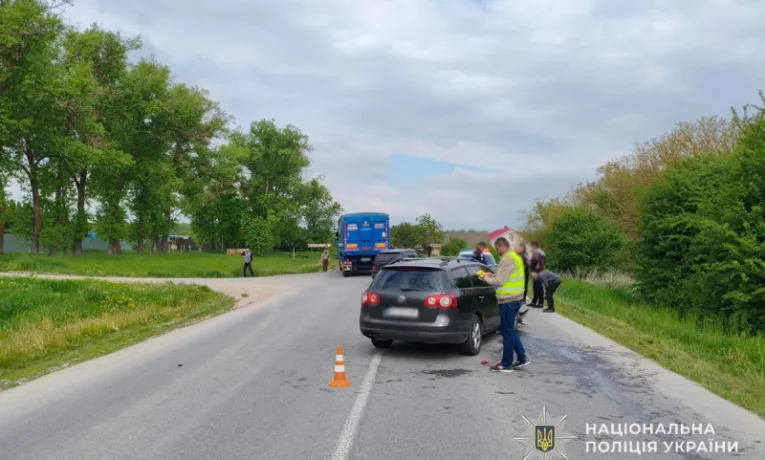 Двоє людей у лікарні: на Чортківщині зіткнулися Volkswagen і вантажівка MAN