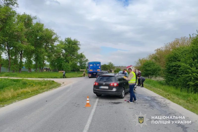 Двоє людей у лікарні: на Чортківщині зіткнулися Volkswagen і вантажівка MAN
