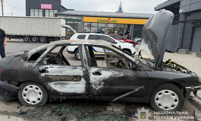 У Кременці школяр у стані сп’яніння спалив автомобіль