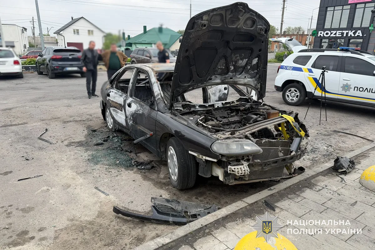 У Кременці школяр у стані сп’яніння спалив автомобіль