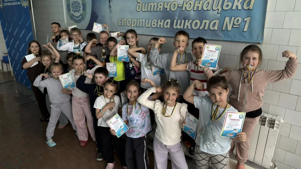 «Я вмію плавати»: у Тернополі провели дитячі змагання з плавання