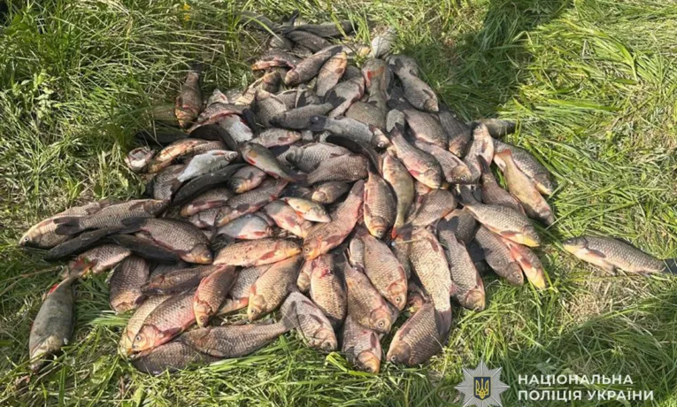 На Теребовлянщині чоловік наловив мішок риби під час нересту на 250000 грн