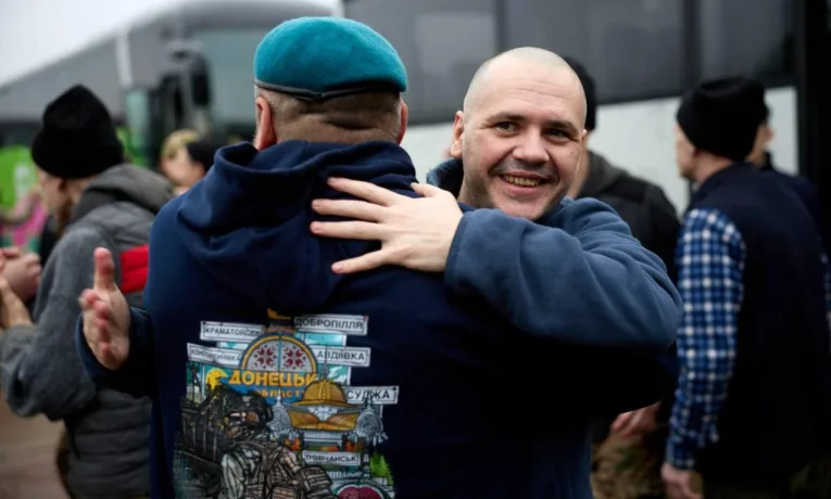 Додому повернулися 205 українських захисників: перший етап обміну 1000 на 1000