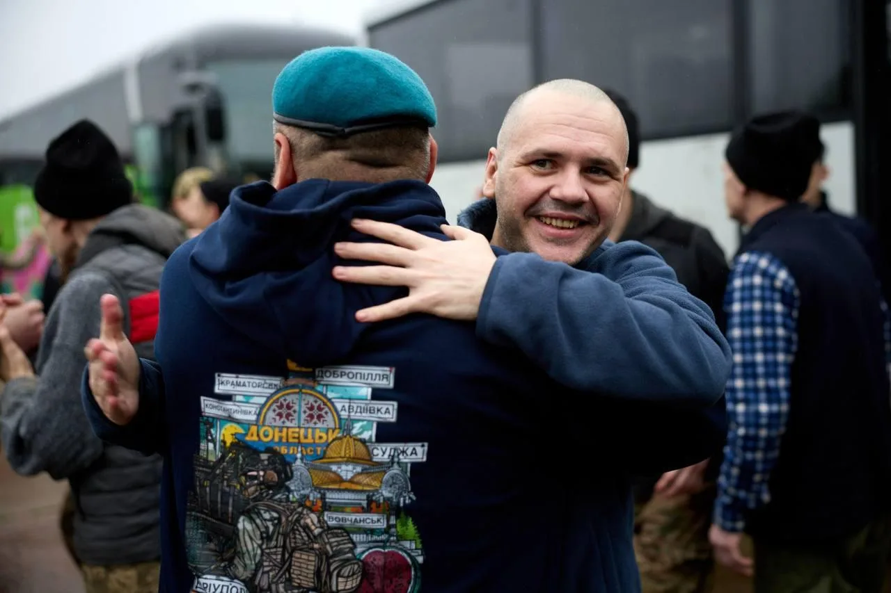 Додому повернулися 205 українських захисників: перший етап обміну 1000 на 1000