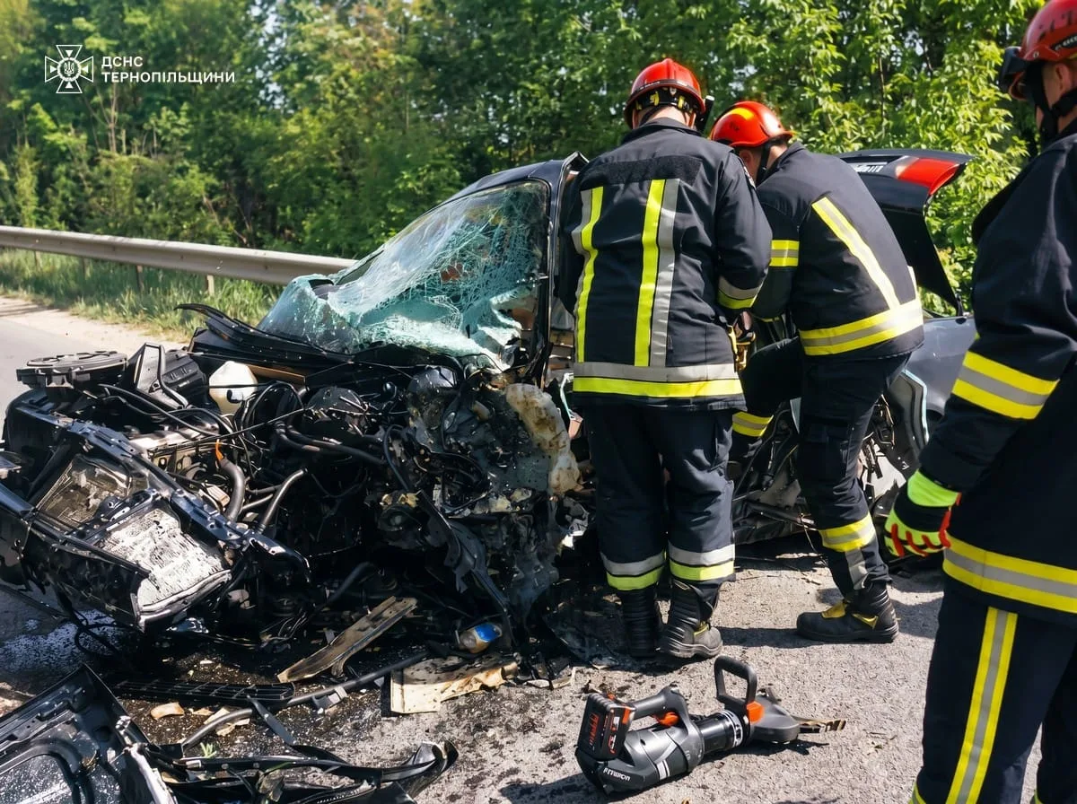 Трагічна аварія біля Тернополя: водій Audi загинув після зіткнення з вантажівкою