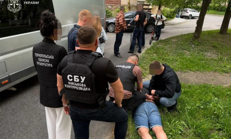 7000 доларів за «бронь»: тернополянин торгував відстрочками від мобілізації