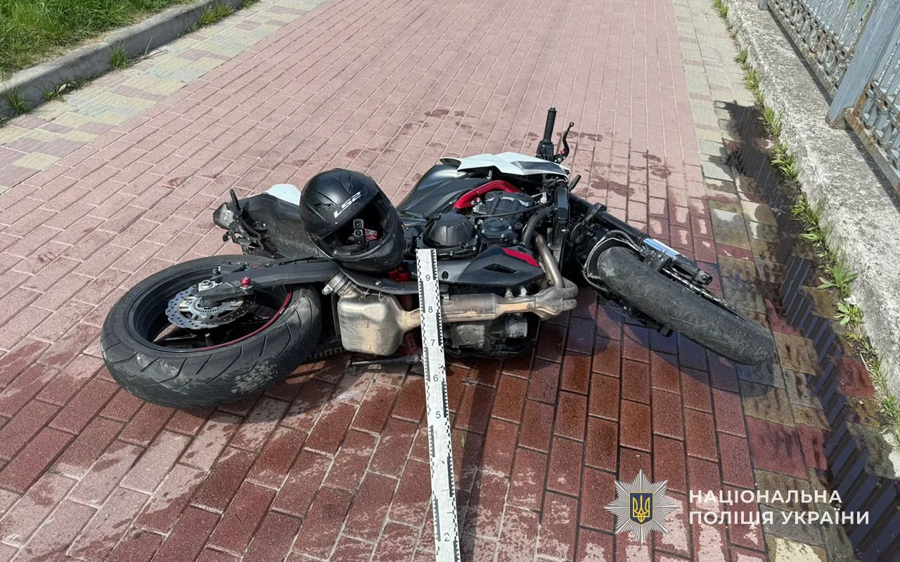Аварія на Дамбі у Тернополі: водію мотоцикла 17 років. Офіційні подробиці