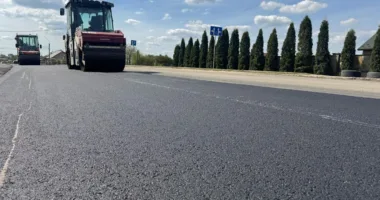 ремонтують дороги