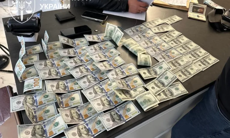 Посередник із МВС і “абонплата” у $20 тисяч: як працювала мережа прикриття порноіндустрії на Тернопільщині