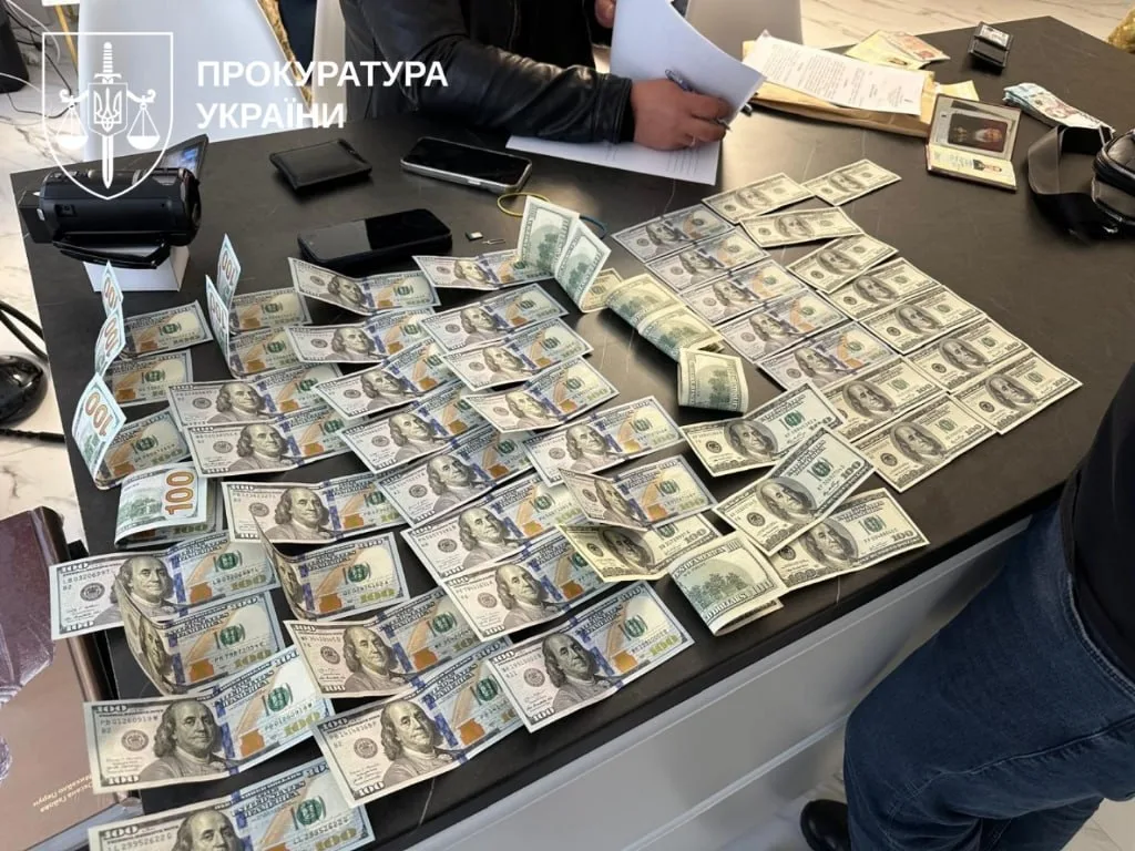 Посередник із МВС і “абонплата” у $20 тисяч: як працювала мережа прикриття порноіндустрії на Тернопільщині