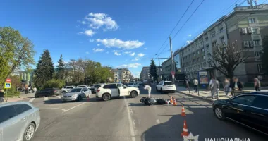 У Тернополі водій на "БМВ" збив мотоцикліста