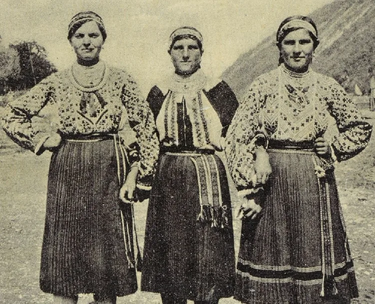 До Дня вишиванки: ретро-фото мешканців Заліщиків 1920–1930-х років