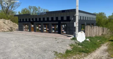 Замість кіоску — відпочинковий комплекс: у Гусятині знесуть незаконну забудову на березі річки