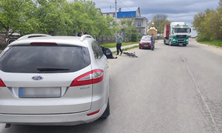 ДТП у Почаєві: 9-річний велосипедист потрапив до лікарні після зіткнення з авто