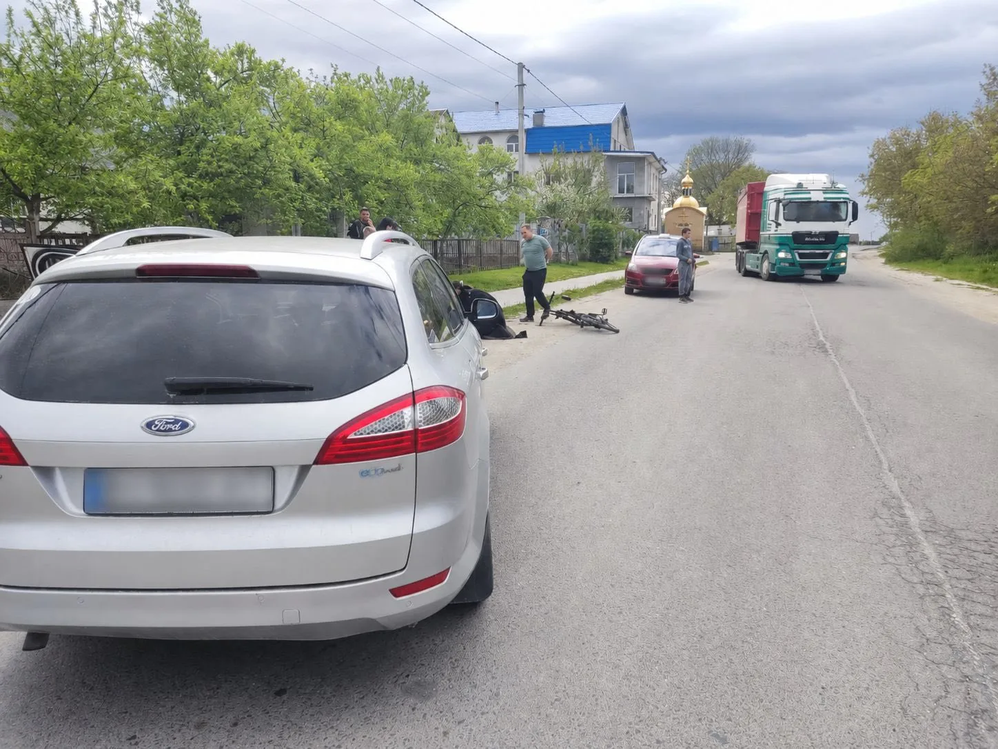 ДТП у Почаєві: 9-річний велосипедист потрапив до лікарні після зіткнення з авто