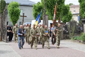 У Чорткові на колінах зустріли полеглого нацгвардійця Андрія Яцківа