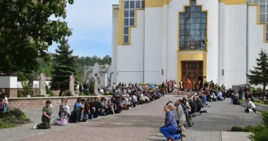 У Чорткові на колінах зустріли полеглого нацгвардійця Андрія Яцківа