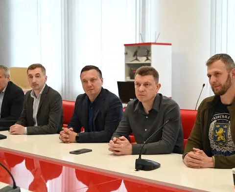 Волинська делегація на Тернопільщині: візити до лікарні, музею та академії в рамках Угоди про співпрацю