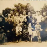 Сила роду: велика родина з села Іванківці у кадрі 1940-х